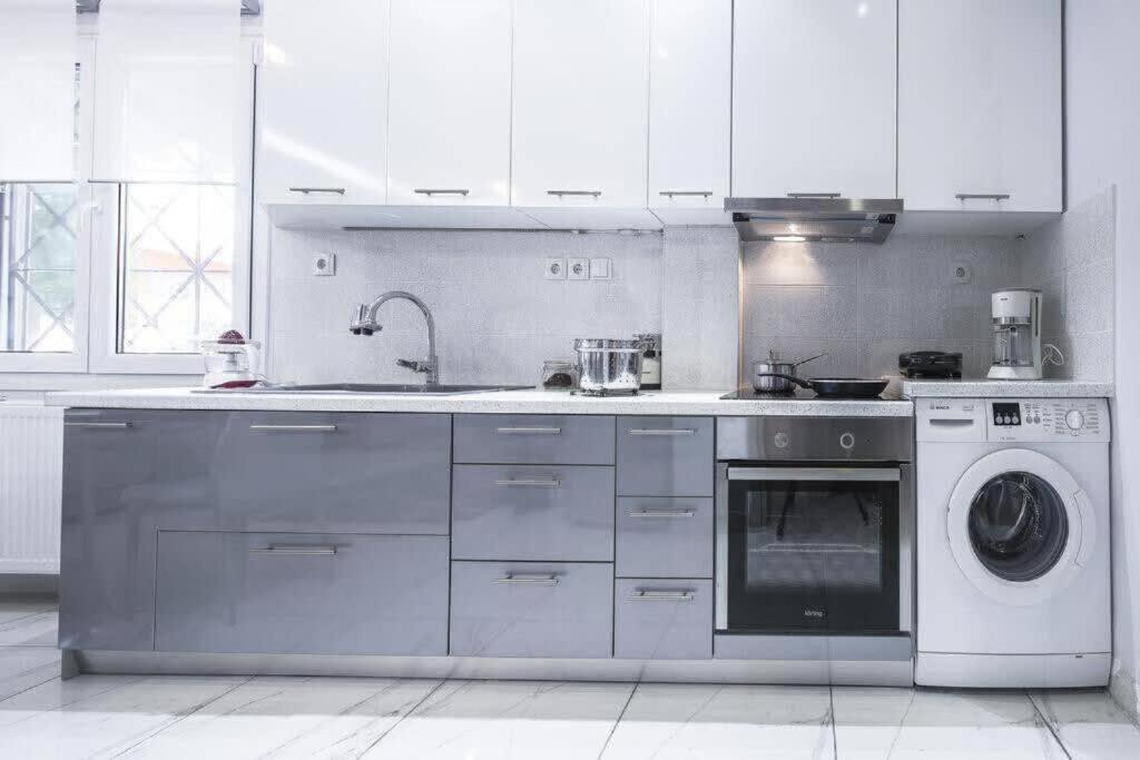 Modern Fully-Equipped House, 5 Min Walk From Metro Villa Atina Dış mekan fotoğraf